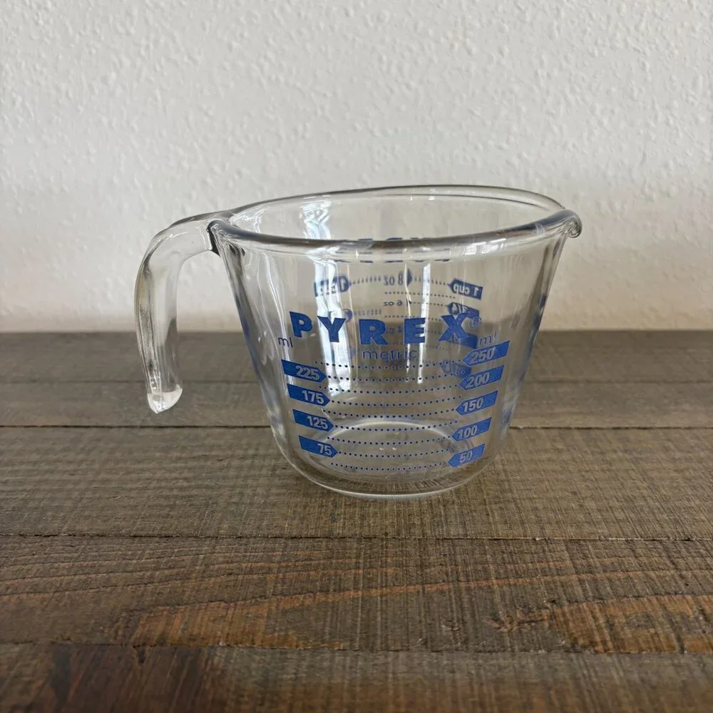 Pyrex Glass Measuring Cup Blue Lettering Handle 1 Cup 250ml Baking Vintage